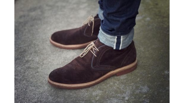 темно-коричневые замшевые ботинки